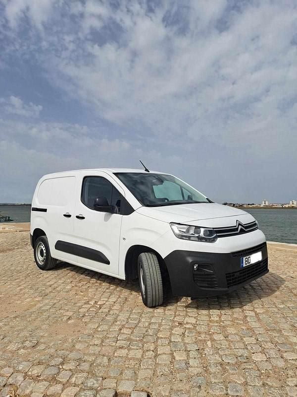 Branco Usado 2023 Citroën Berlingo Monovolume | € 17.000 (Preço justo) - Imagem 1/4