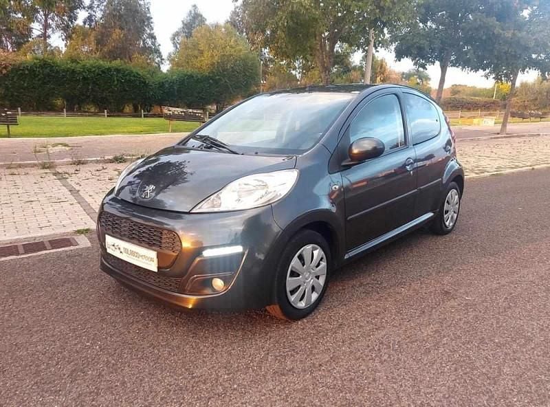 Cinzento Usado 2013 Peugeot 107 Style Citadino | € 6.950 (Bom preço) - Imagem 1/4