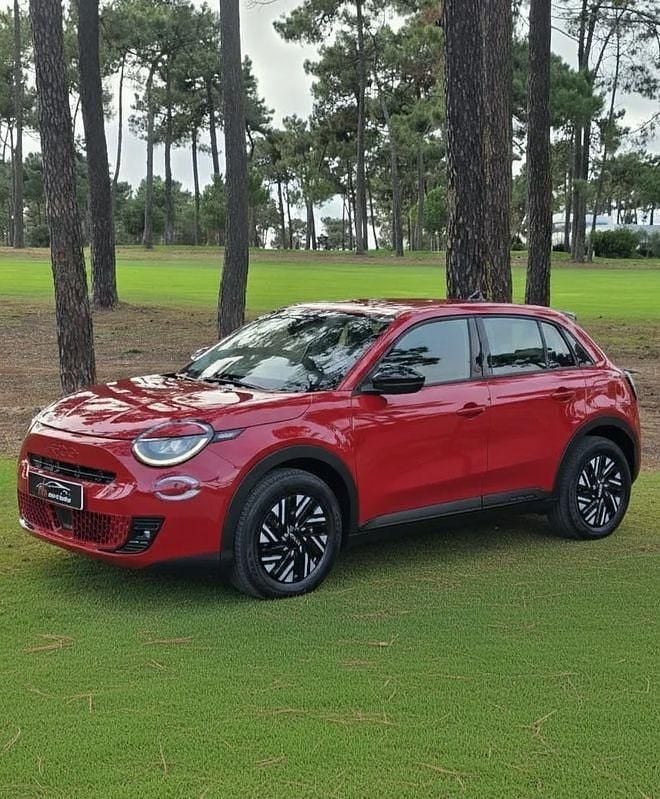 Usado Fiat 600 Red 114 kW (156 HP) 2023 Vermelho SUV