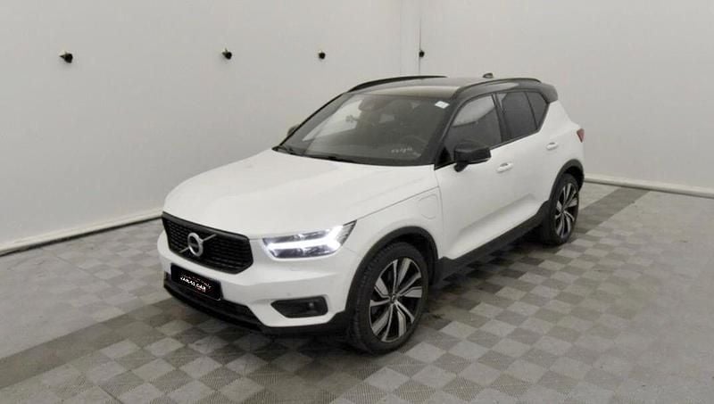 Branco Usado 2022 Volvo XC40 R-Design SUV | € 32.990 (Preço justo) - Imagem 1/4