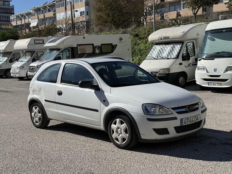Branco Usado 2004 Opel Corsa Enjoy | € 1.400 (Preço justo) - Imagem 1/4