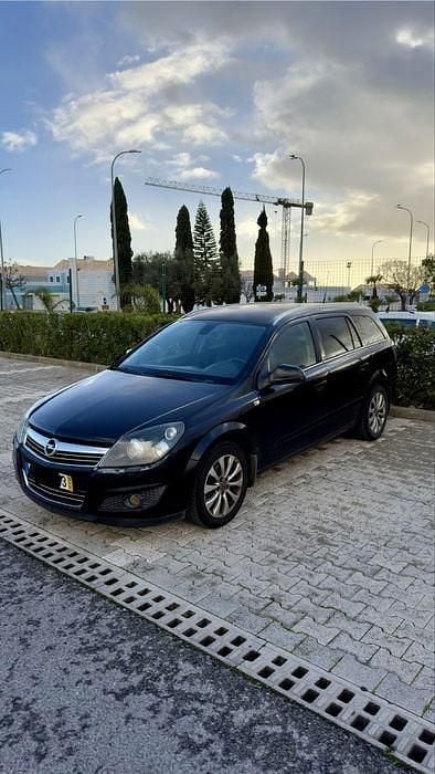 Usado Opel Astra 100 HP (73 kW) 2010 Sedan