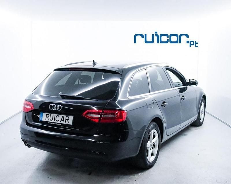 Usado Audi A4 136 HP (100 kW) 2015 Preto Carrinha