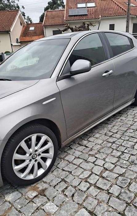Usado Alfa Romeo Giulietta 105 HP (77 kW) 2011 Sedan