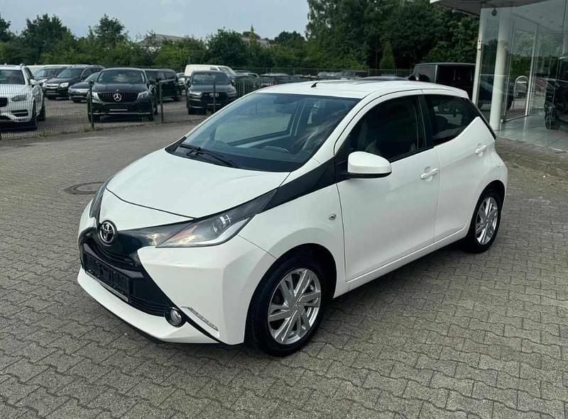 Branco Usado 2015 Toyota Aygo X-play Citadino | € 9.990 (Super Preço) - Imagem 1/4