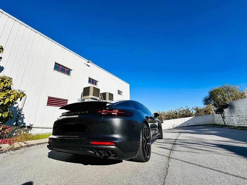 Usado Porsche Panamera 462 HP (339 kW) 2018 Cinzento Citadino