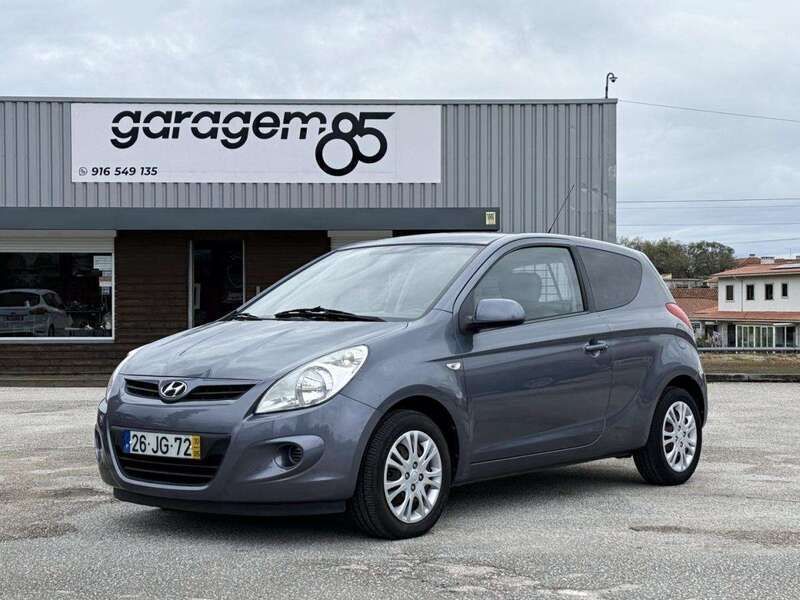 Cinzento Usado 2010 Hyundai i20 | € 4.500 - Imagem 1/4