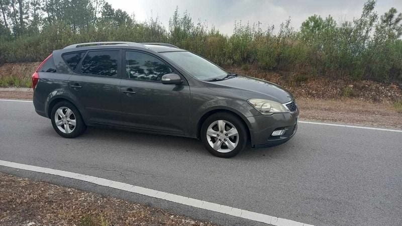 Cinzento Usado 2011 Kia Ceed Carrinha | € 4.500 (Super Preço) - Imagem 1/4