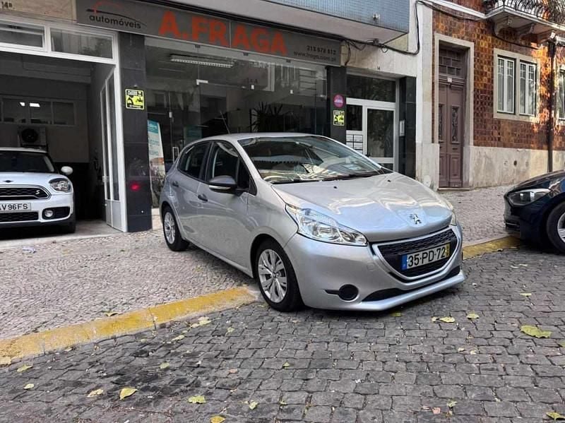 Cinzento Usado 2014 Peugeot 208 Citadino | € 8.500 (Preço justo) - Imagem 1/4
