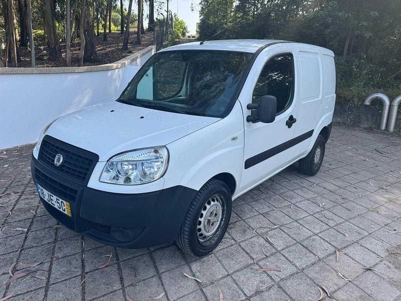 Branco Usado 2010 Fiat Doblò Monovolume | € 4.990 - Imagem 1/4