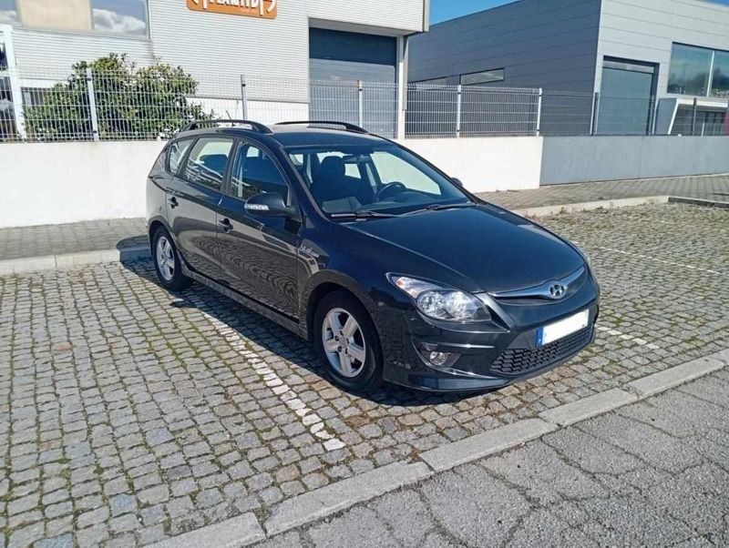 Preto Usado 2011 Hyundai i30 Comfort Sedan | € 5.650 (Preço justo) - Imagem 1/4