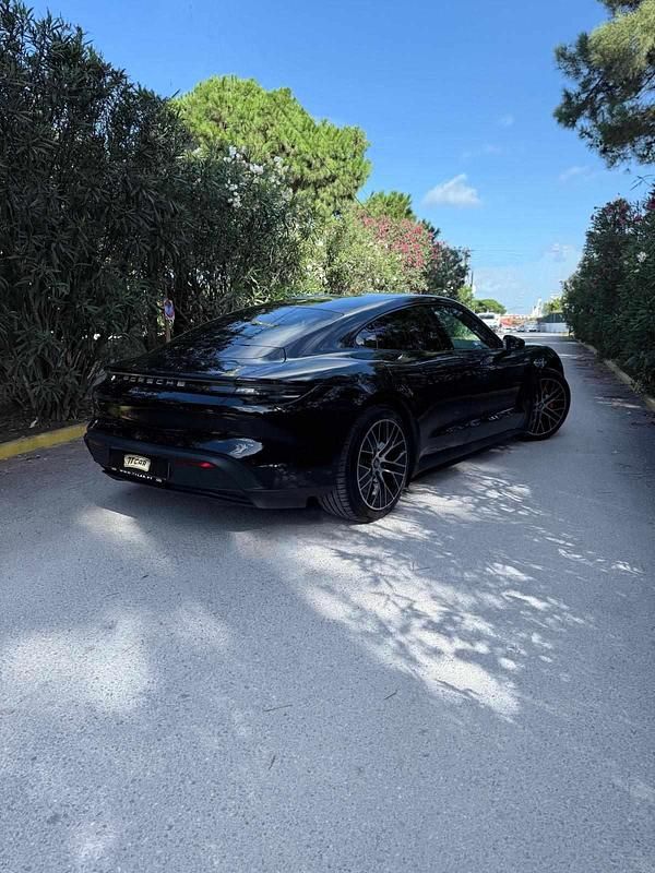 Usado Porsche Taycan 389 kW (530 HP) 2020 Preto Sedan