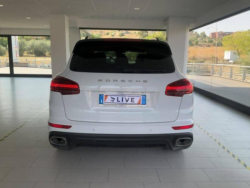 Usado Porsche Cayenne 250 HP (183 kW) 2015 Branco SUV