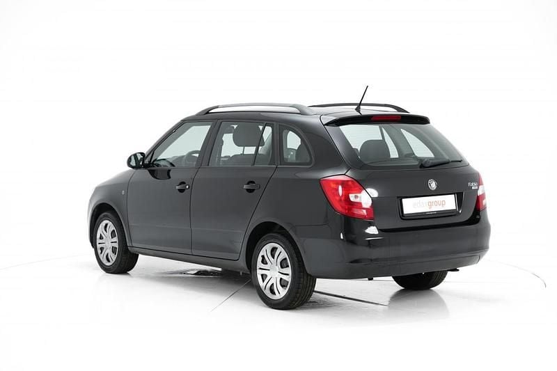 Usado Skoda Fabia 70 HP (51 kW) 2010 Preto Carrinha