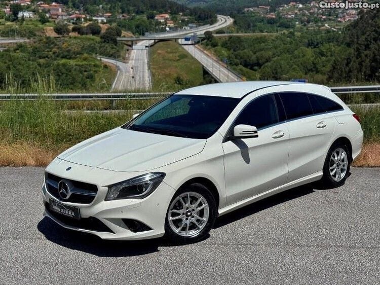 Branco Usado 2015 Mercedes CLA200 Shooting Brake Urban Carrinha | € 19.750 - Imagem 1/1