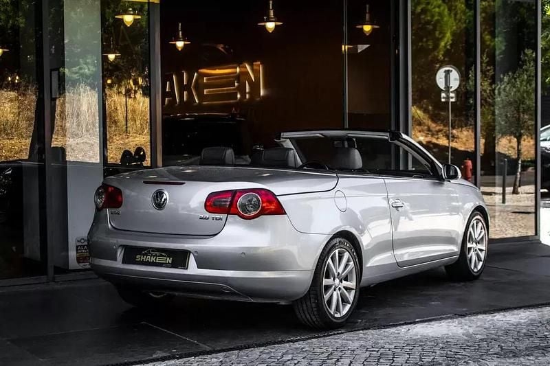 Usado VW Eos 140 HP (102 kW) 2006 Cinzento Cabrios