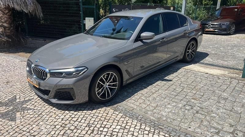 Cinza Usado 2022 BMW 530e Sedan | € 31.500 (Super Preço) - Imagem 1/4