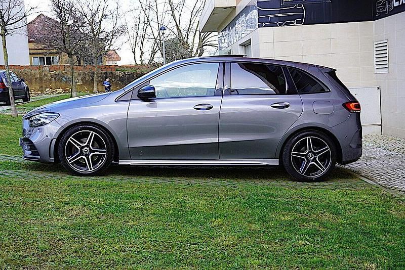 Usado Mercedes B180 AMG line 116 HP (85 kW) 2019 Cinza Monovolume