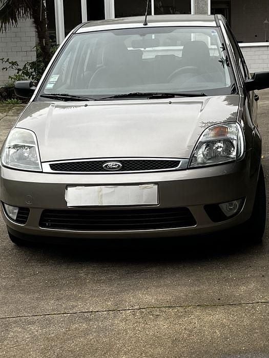 Usado 2003 Ford Fiesta Ghia Sedan | € 4.800 (Preço elevado) - Imagem 1/4
