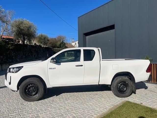 Usado Toyota HiLux 150 HP (110 kW) 2024 Branco Pickup