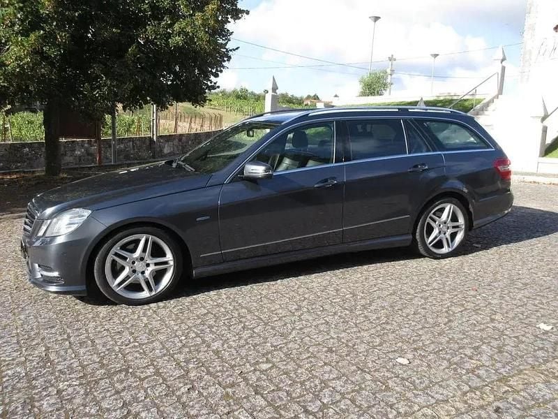 Usado Mercedes E250 204 HP (150 kW) 2012 Cinza antracite Carrinha