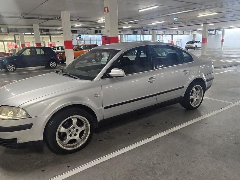 Usado 2001 VW Passat Sedan | € 3.400 (Preço justo) - Imagem 1/4