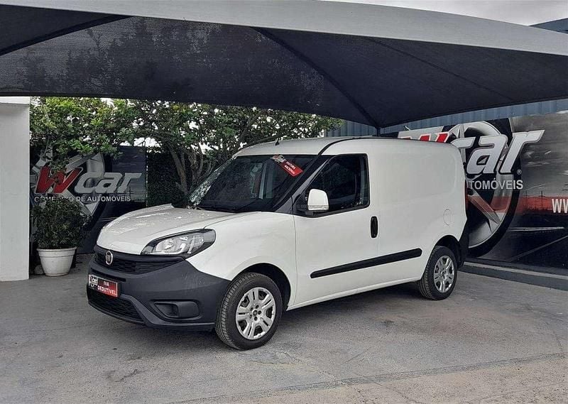 Branco Usado 2022 Fiat Doblò Easy Monovolume | € 14.250 (Preço justo) - Imagem 1/1