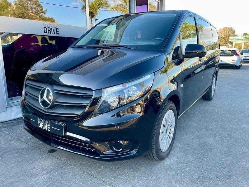 Usado Mercedes Vito 136 HP (100 kW) 2022 Preto Van