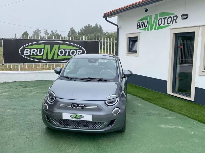 Usado Fiat 500e La Prima 86 kW (118 HP) 2024 Cinzento Citadino