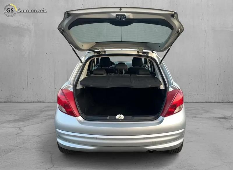 Usado Peugeot 207 Premium 90 HP (66 kW) 2011 Cinza prata Citadino