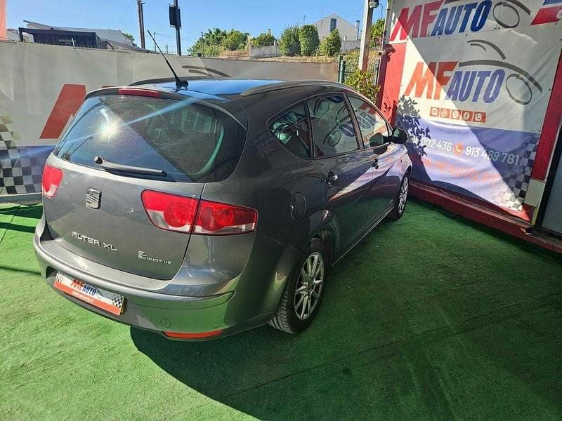 Usado Seat Altea 105 HP (77 kW) 2012 Cinzento Monovolume