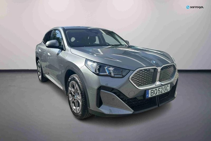 Cinzento Usado 2025 BMW iX2 Comfort Edition SUV | € 46.900 - Imagem 1/4