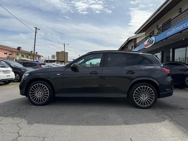 Usado Mercedes GLC300 333 HP (244 kW) 2025 Cinza SUV