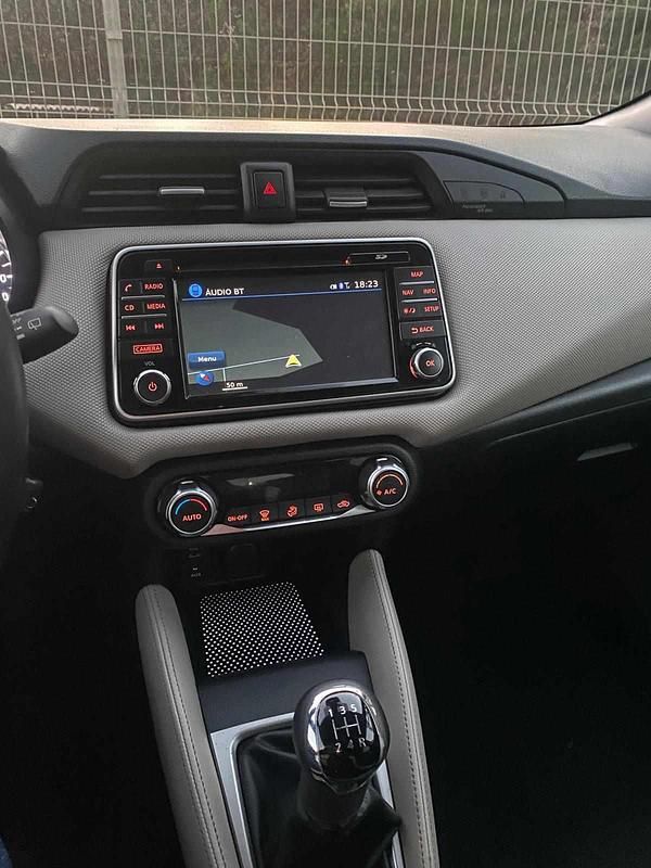 Usado Nissan Micra 90 HP (66 kW) 2018 Cinzento Citadino