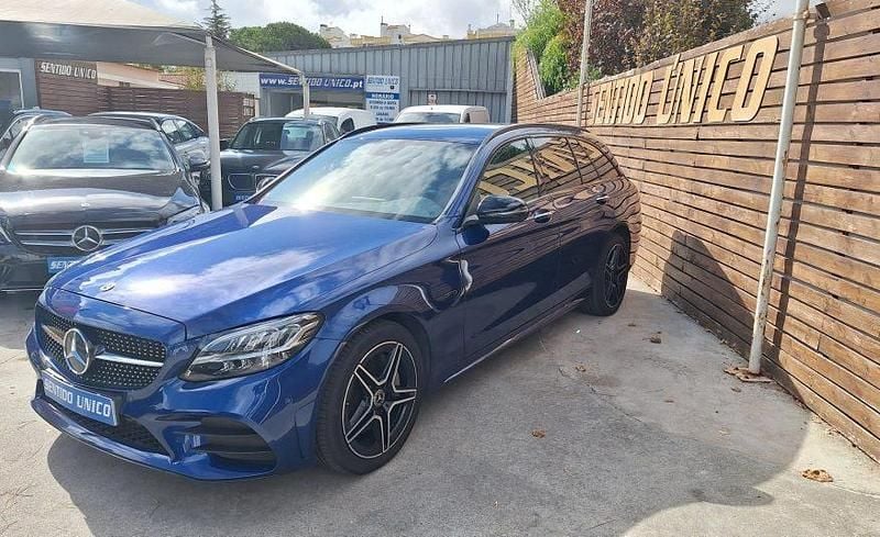 Usado Mercedes C300 AMG 306 HP (225 kW) 2020 Azul Coupé