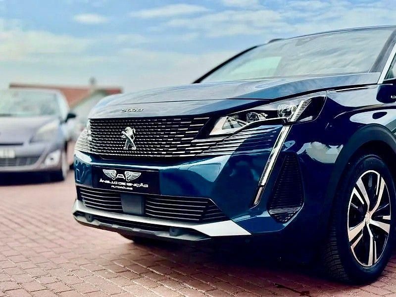 Usado Peugeot 5008 GT 130 HP (95 kW) 2022 Azul Monovolume