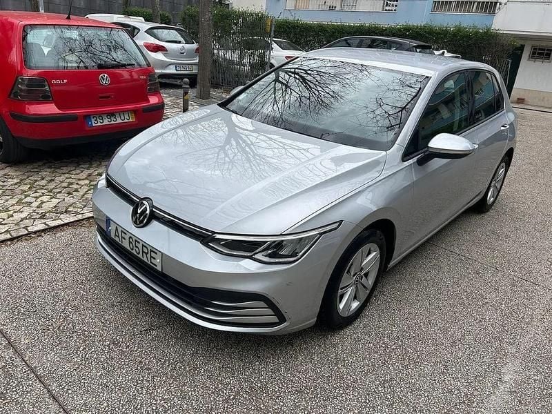 Cinza Usado 2021 VW Golf VIII Life Sedan | € 21.980 (Preço justo) - Imagem 1/4