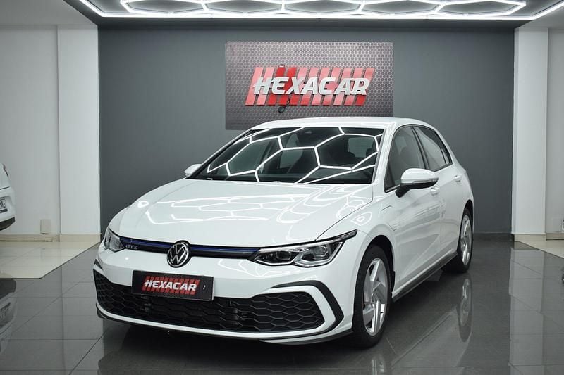 Branco Usado 2021 VW Golf VIII GTE | € 23.750 (Bom preço) - Imagem 1/4
