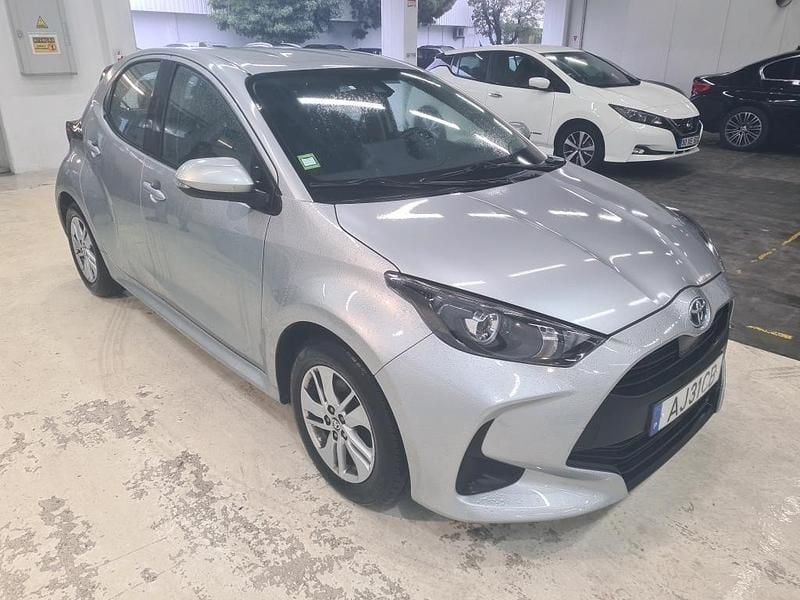 Usado Toyota Yaris Hybrid Comfort 115 HP (84 kW) 2021 Cinza