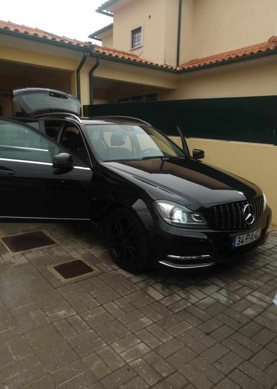 Preto Usado 2012 Mercedes C220 Sedan | € 11.500 (Bom preço) - Imagem 1/4
