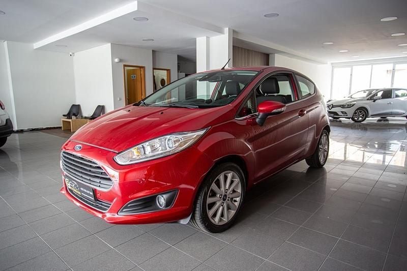 Usado Ford Fiesta ST-Line 100 HP (73 kW) 2016 Vermelho Citadino