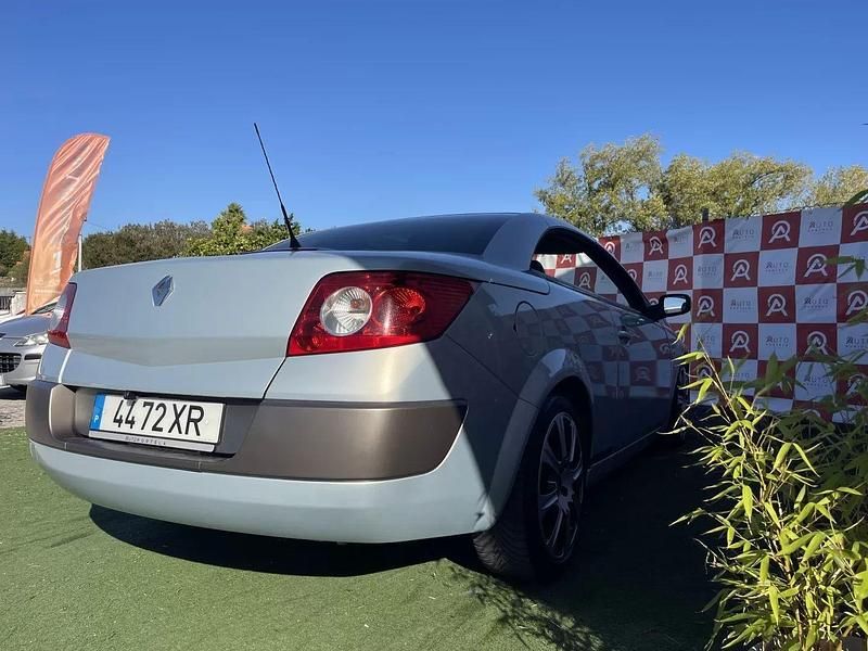 Usado Renault Mégane Cabriolet Dynamique 110 HP (80 kW) 2004 Cinzento Cabrios