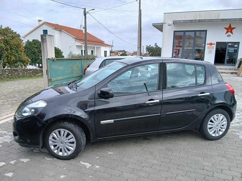 Usado Renault Clio II 75 HP (55 kW) 2011 Preto Citadino