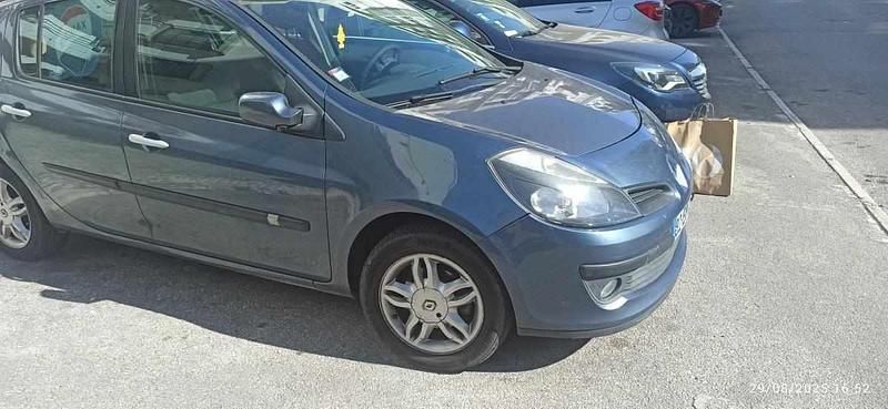 Cinzento Usado 2006 Renault Clio II Citadino | € 2.000 (Super Preço) - Imagem 1/4