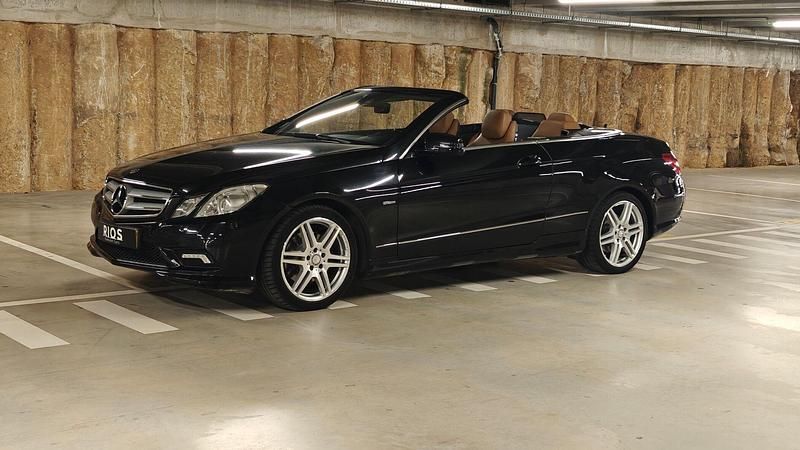 Preto Usado 2010 Mercedes E250 Elegance Cabrios | € 19.000 - Imagem 1/4