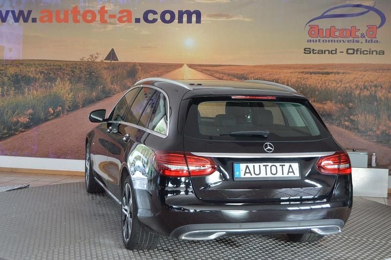 Usado Mercedes C300 306 HP (225 kW) 2020 Preto Carrinha