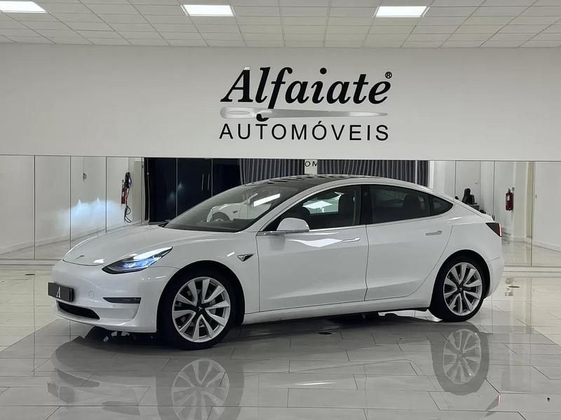 Branco pérola Usado 2019 Tesla Model 3 Sedan | € 24.890 (Preço justo) - Imagem 1/4