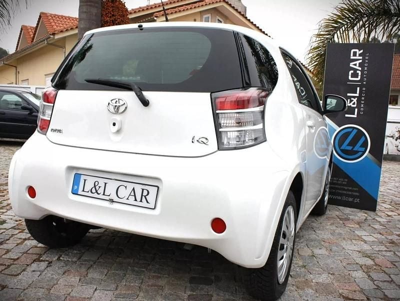 Usado Toyota iQ 68 HP (50 kW) 2010 Branco Citadino