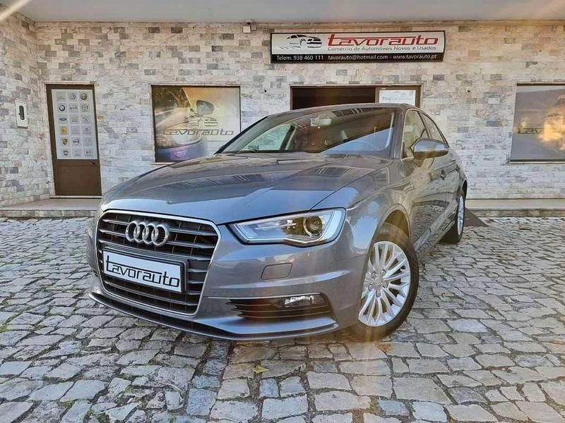 Cinzento Usado 2016 Audi A3 Attraction Sedan | € 18.900 (Preço justo) - Imagem 1/4