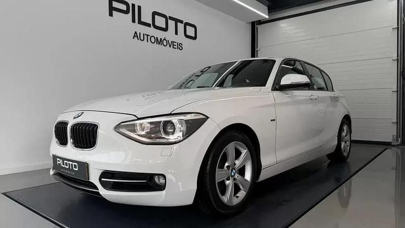 Branco Usado 2013 BMW 116 Sport Line Citadino | € 11.990 (Preço justo) - Imagem 1/4